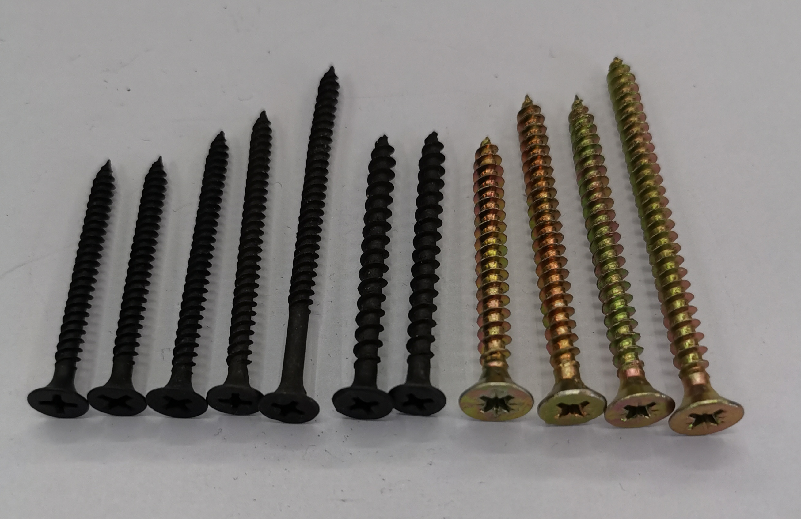 纤维板钉，干壁钉（黑色螺丝），石膏板螺丝，木螺钉，平头自攻螺钉。产品图
