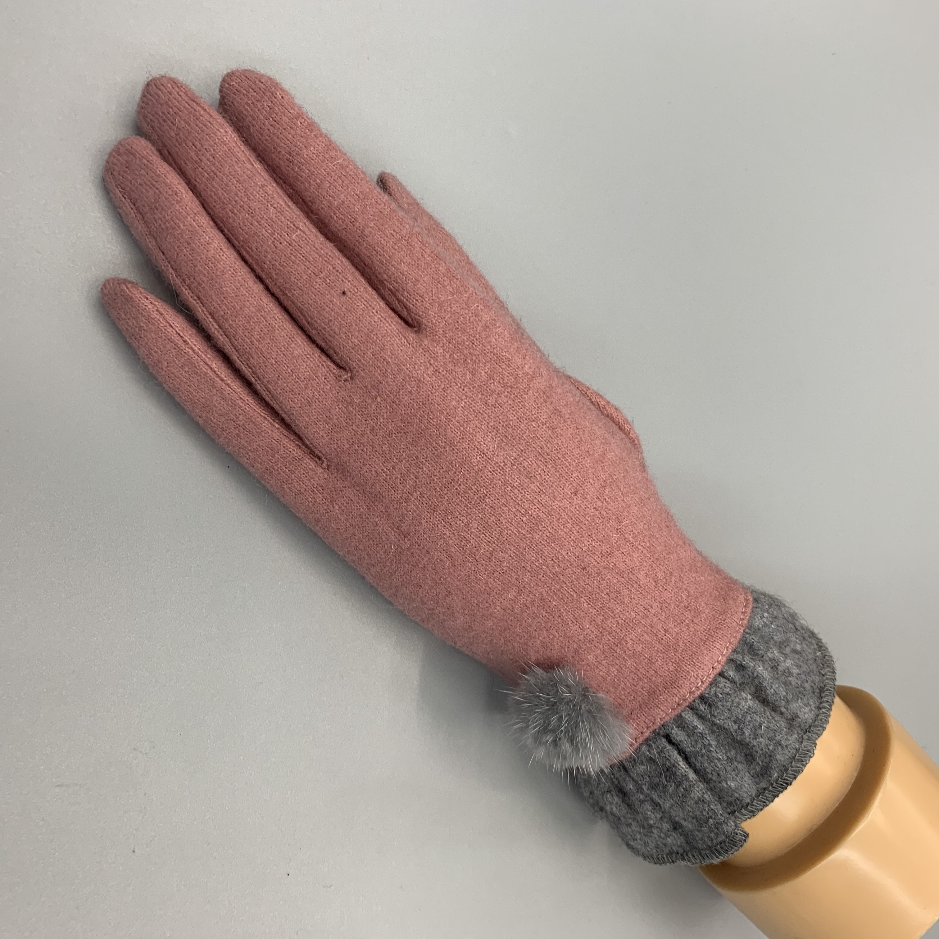 For export to Europe, America, Japan and South Korea, women's winter fleece gloves are warm for driving and cycling. Five fingers are cute. Autumn thin cashmere touch screen wool gloves