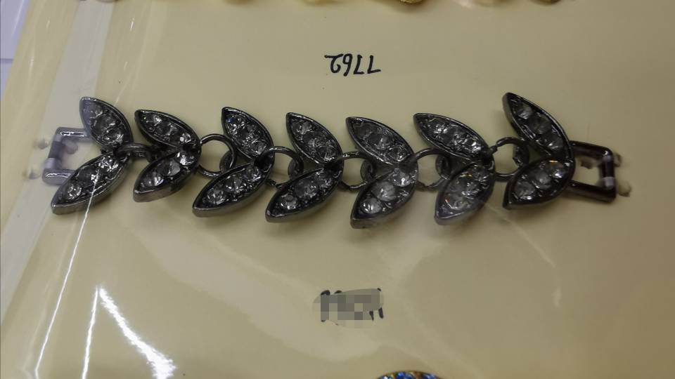 7762# Gun Color Electroplated Buckle Rhine-Diamond Leaf Pattern Decorative Buckle Shoes And Hats Buckle Clothing Accessories details Picture