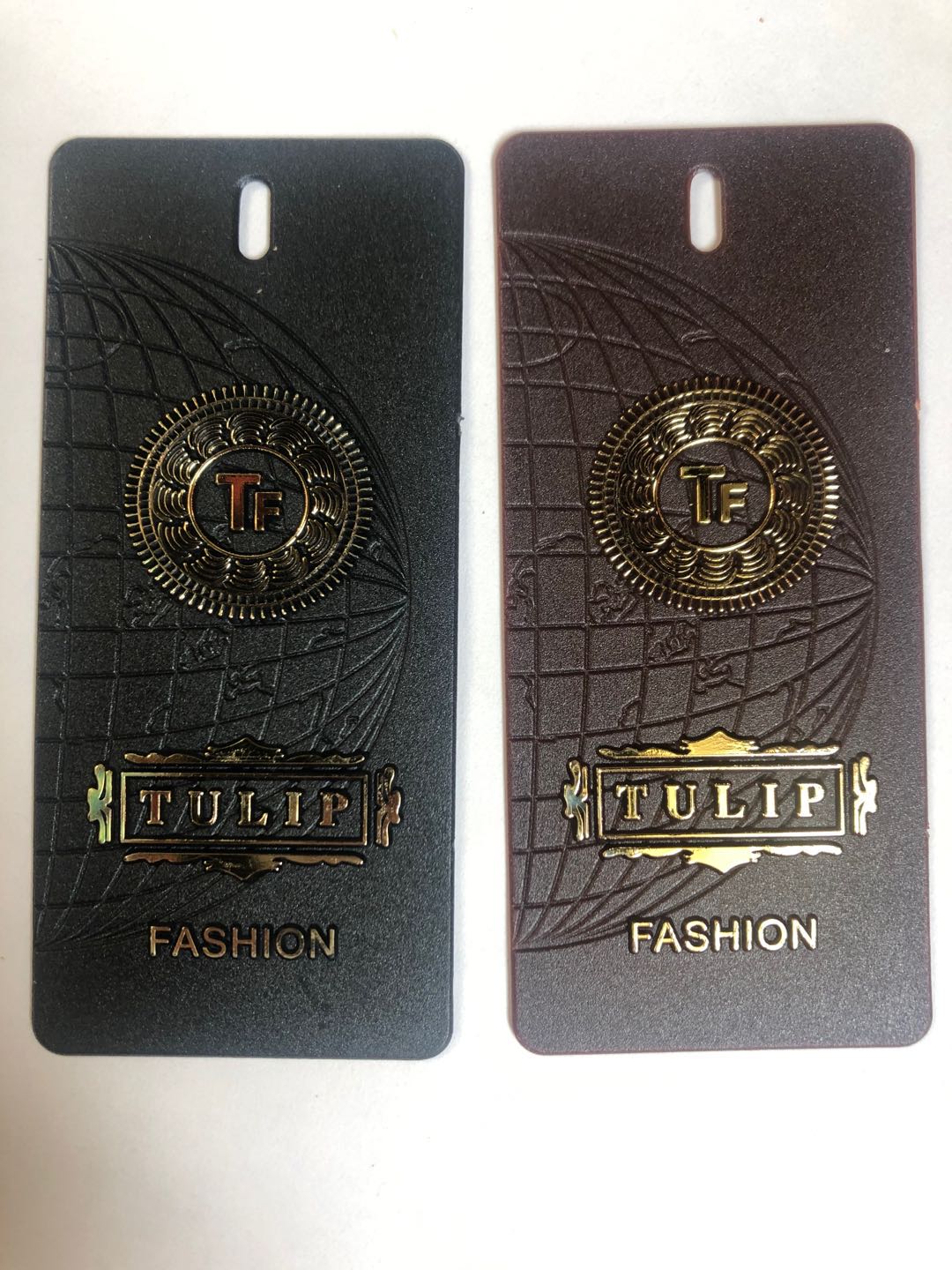 塑料挂牌镶金吊卡定制衣服高档商标吊牌标签卡