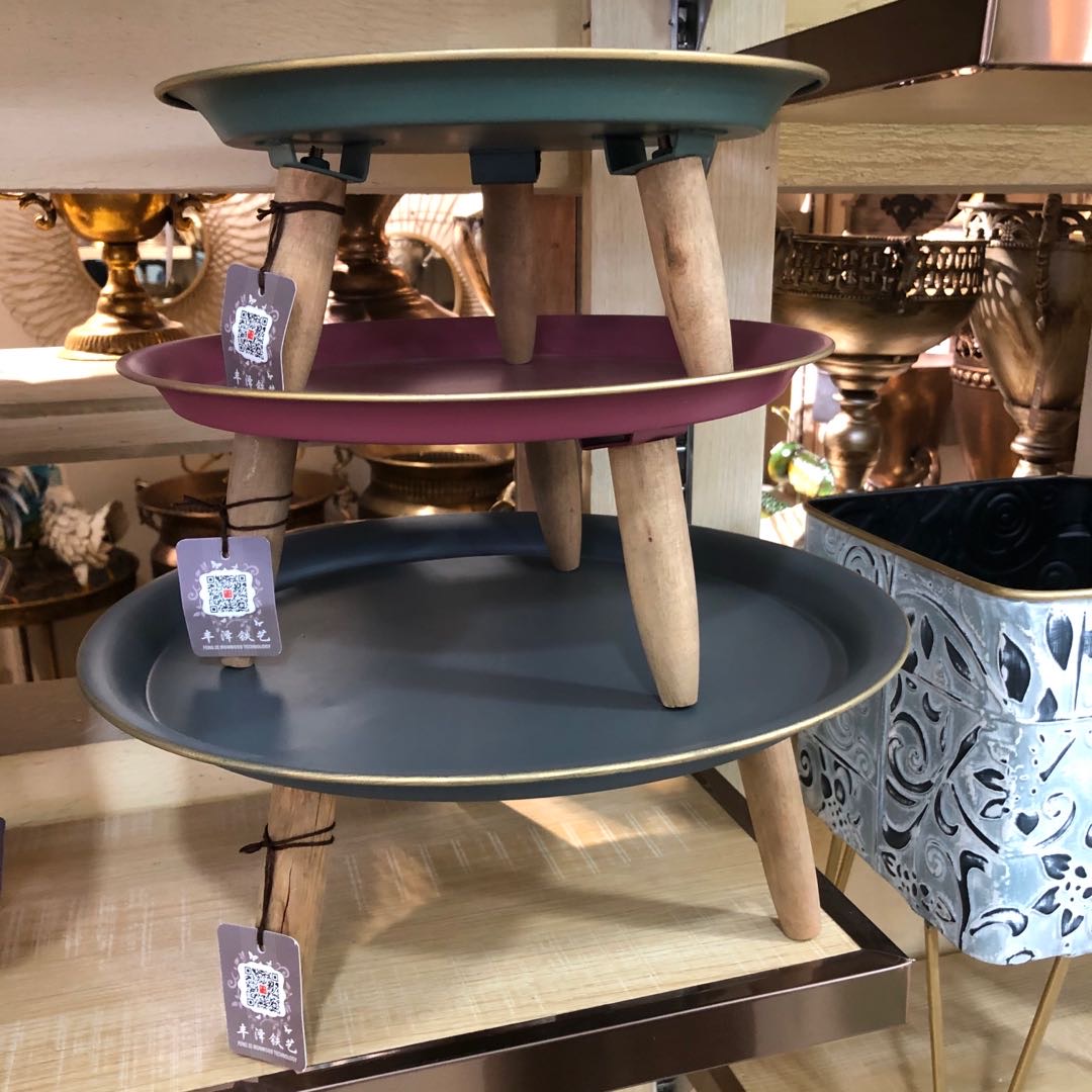 现代摆盘餐具简约风客厅家具现代摆盘餐具简约风客厅家具