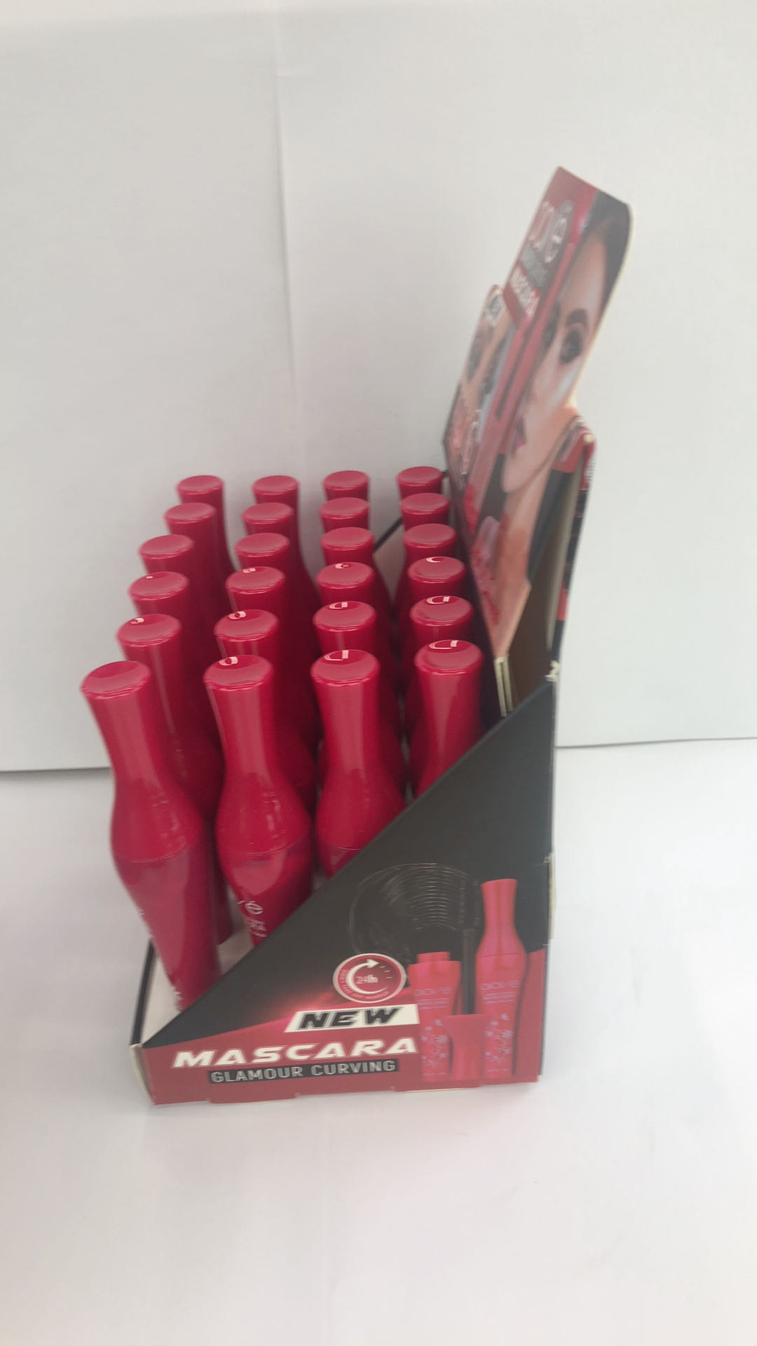 PIOVE mascara, an eye makeup product, is long, thick, long-lasting and curly Specification image