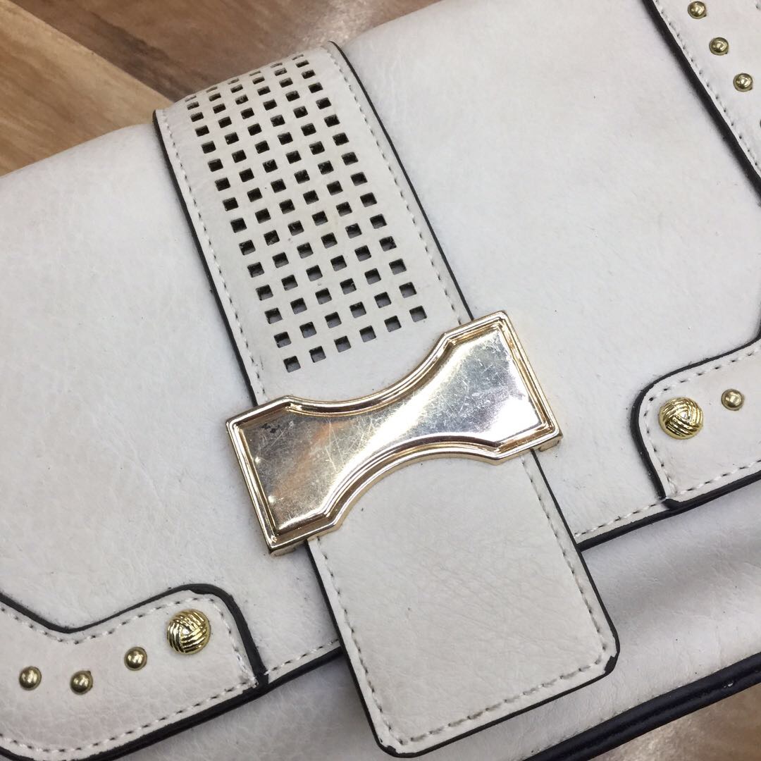 Fashionable small bag for women 2019 New rivet trendy Hong Kong style retro chain small square bag Korean style versatile crossbody bag details Picture