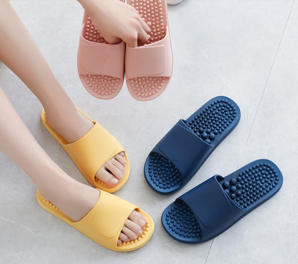 The 2020 new fashion mid-length water diamond half-flip-top outerwear slippers for women, a versatile Internet celebrity for summer 2020 details Picture