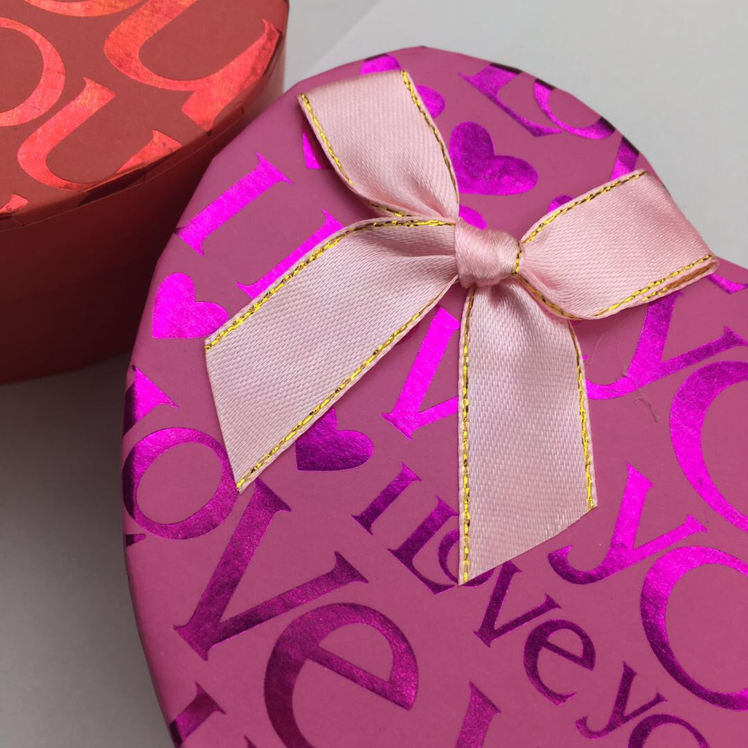 可定制心形红色喜庆礼品盒浪漫情人节礼物盒细节图