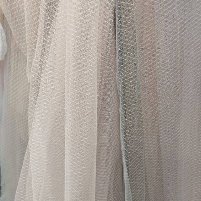 Diamond-shaped mesh fabric for clothing accessories and headwear