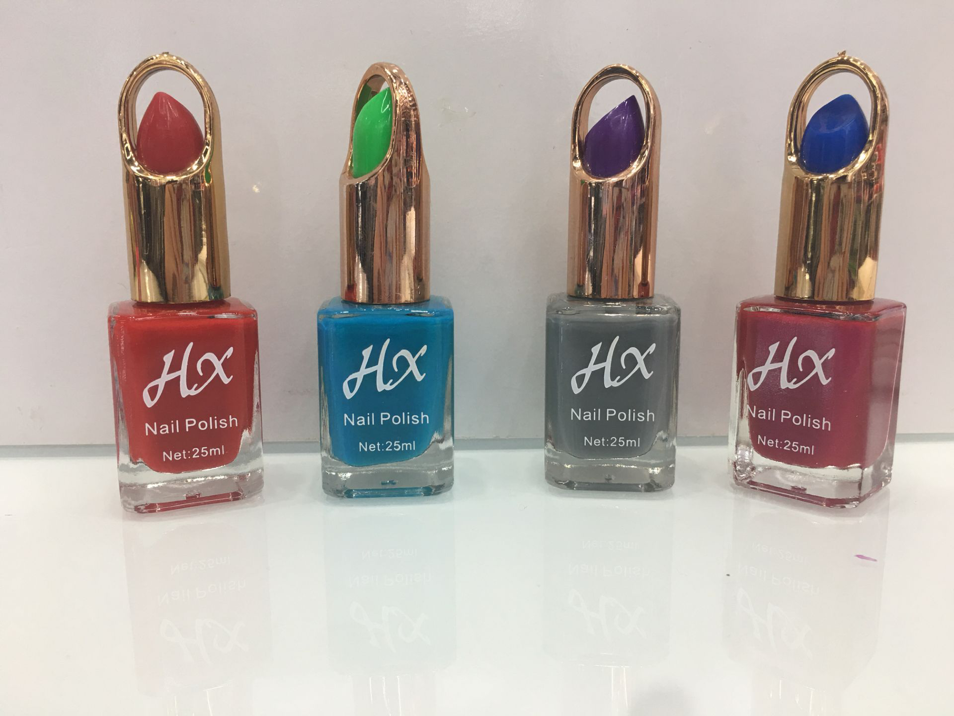 D-363 Nail Polish Set on display