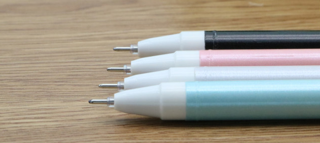 Factory direct sales of the new exquisite and easy-to-erase love gel pen. The erasable pen is easy to erase details Picture