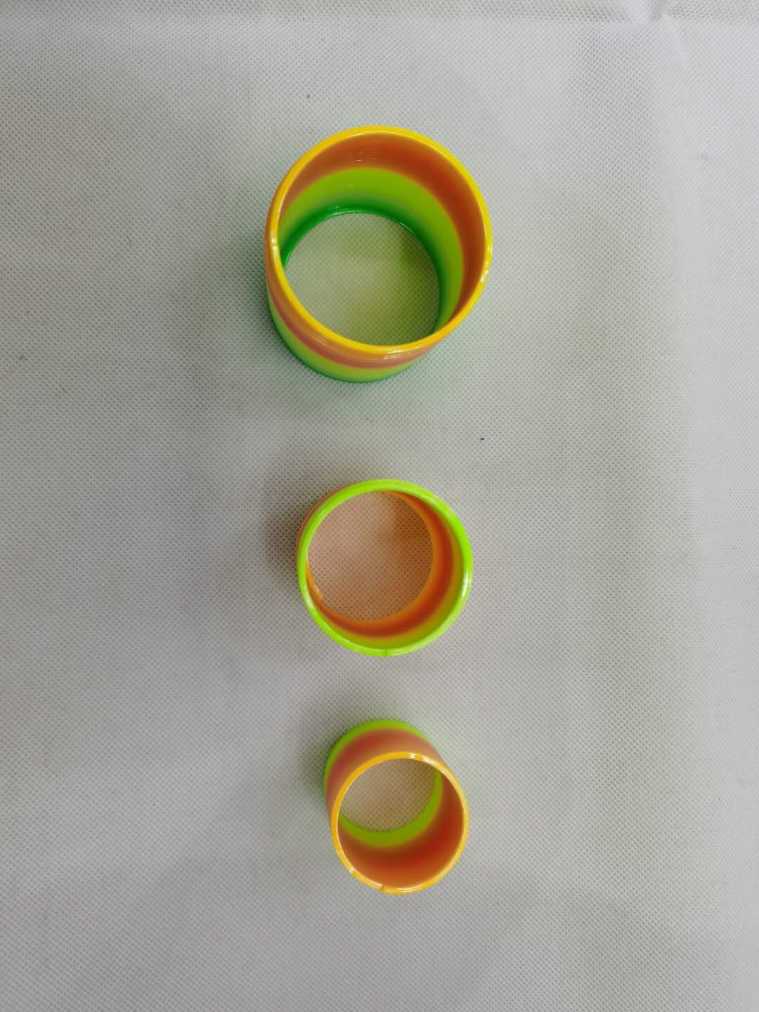 Children's toys and other functional stretching rainbow circle magic show props, large, medium and small size sets, novel toys, Loumanfang toys plastic 1 Specification image
