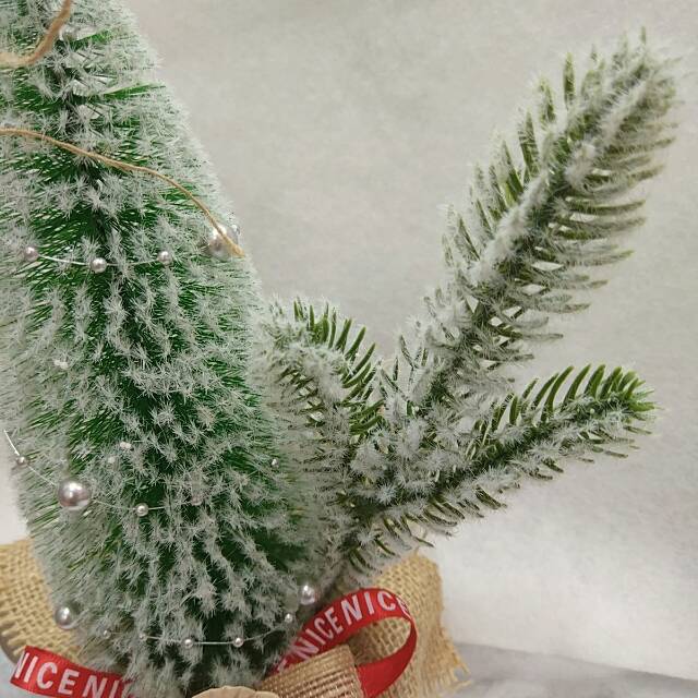 松针树摆件节日摆件圣诞装饰商场橱窗布置产品图