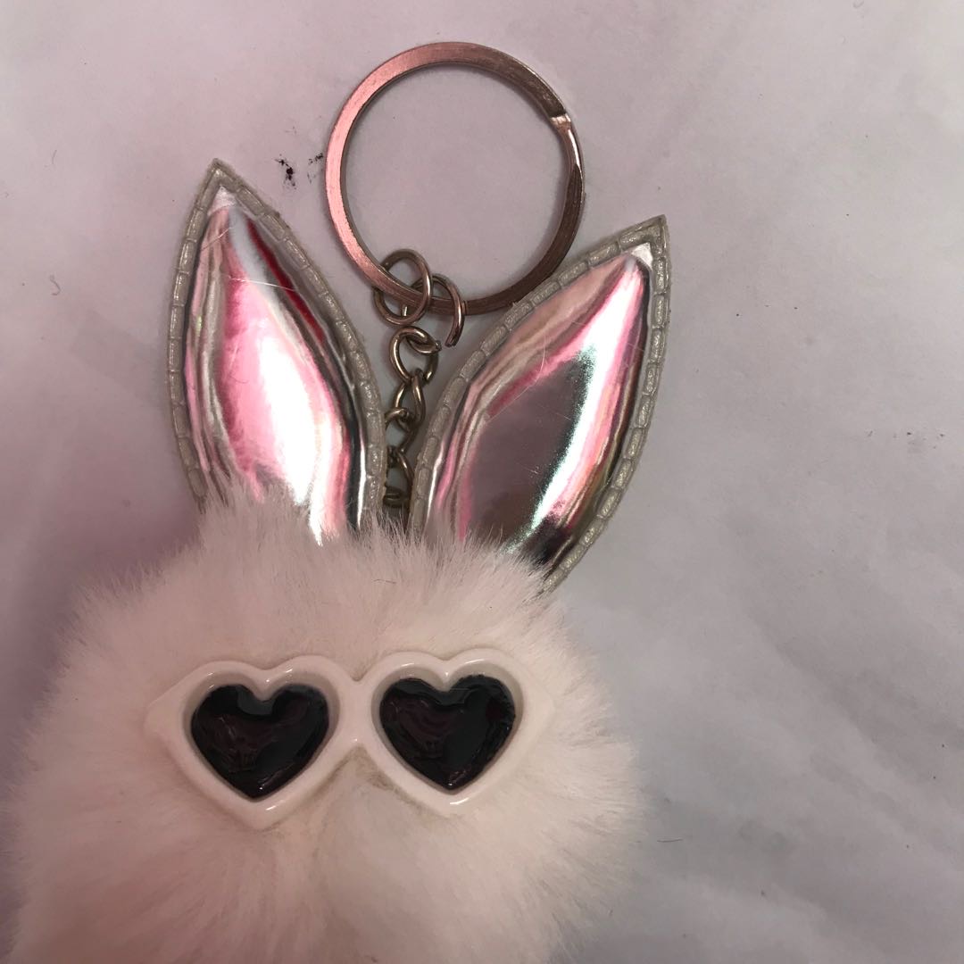 戴墨镜兔子耳朵钥匙扣毛球卡通可爱汽车钥匙挂件毛绒娃娃包配饰礼物