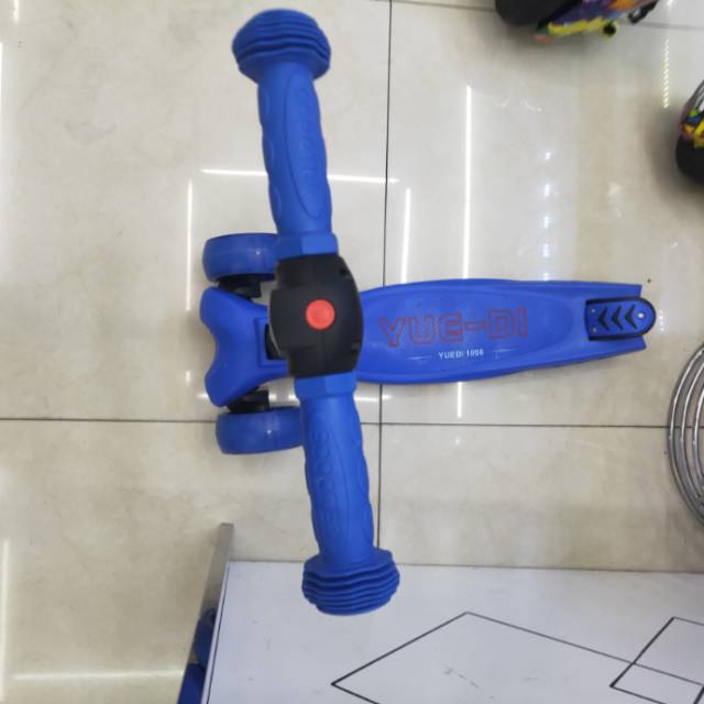 滑板车儿童玩具车幼儿玩具车直板车单脚踏板车产品图