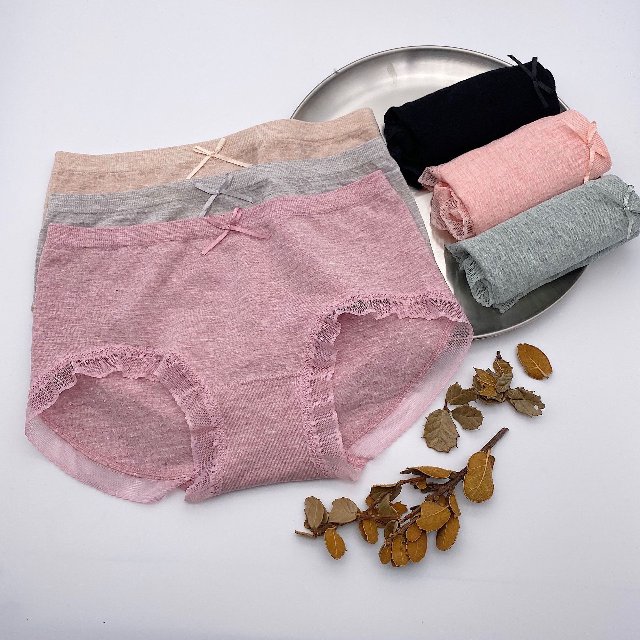 Seamless and fashionable lace underpants for girls, triangle pants details Picture