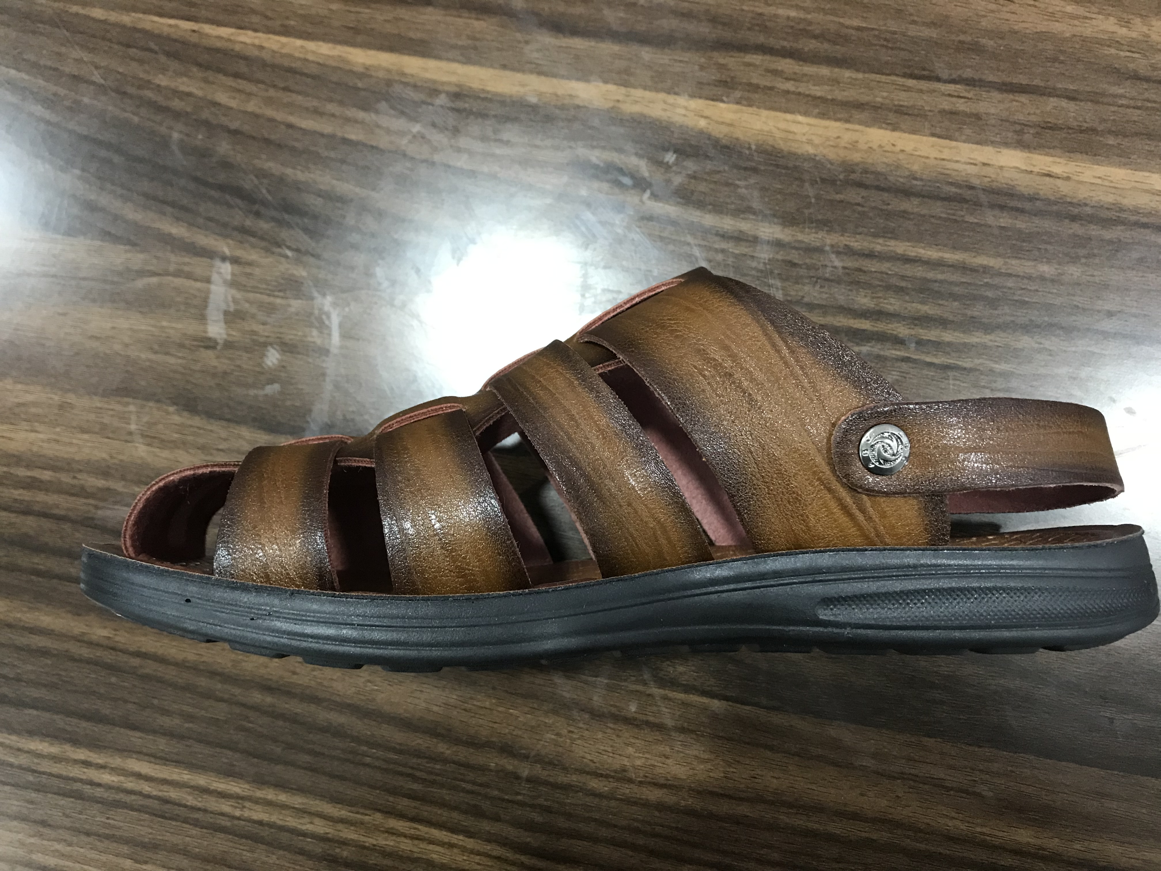 男式包头型沙滩鞋细节图