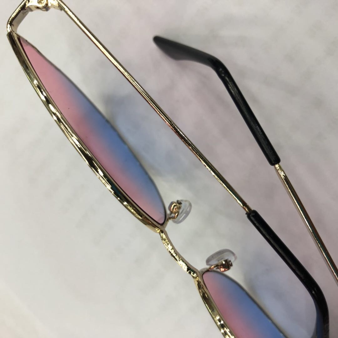 The new must-have sunglasses for UV protection when going out are fashionable and full of personality details Picture