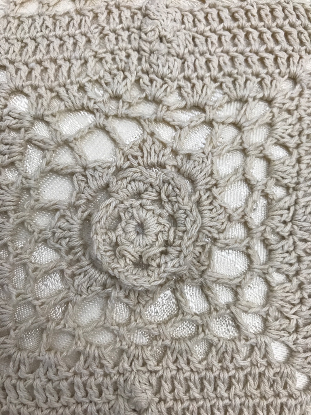 手工钩花镂空花卉彩色抱枕靠枕45*45产品图