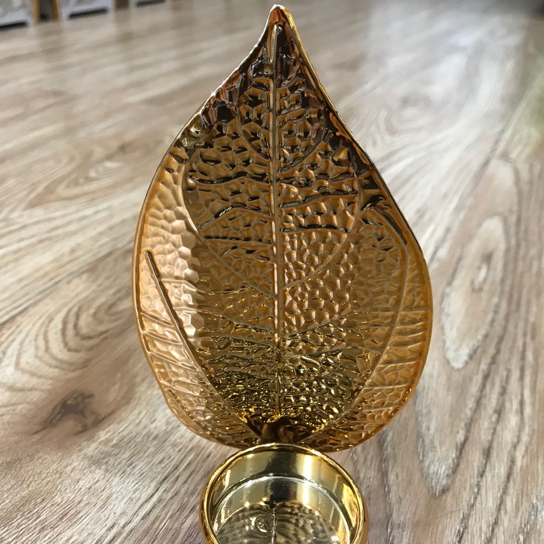 Creative golden leaf candlestick decorative item Specification image