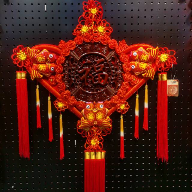 Chinese knot pendants, large "Fu" characters for the living room, camphor wood embroidered fish, Chinese knot home decoration pendants for the entrance hall wall