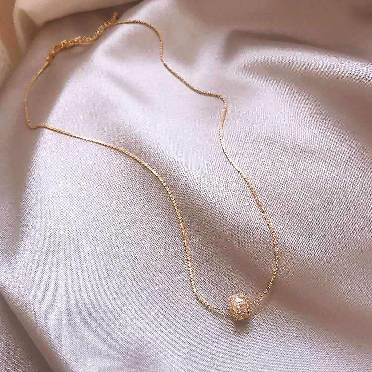 A high-end collarbone chain with a unique Korean version of real gold electroplating and micro-inlay craftsmanship
