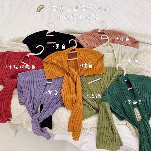 The woolen shawl and scarf are in a fashionable Korean style with a simple and versatile look