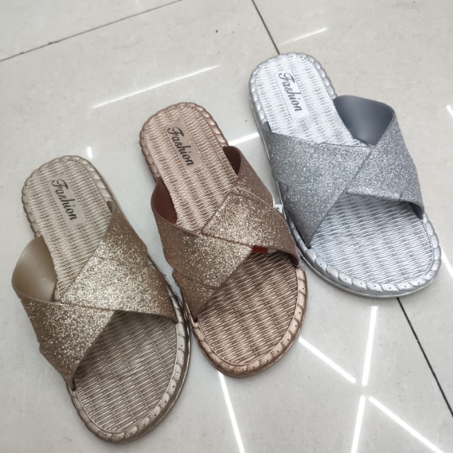 Fashionable sequined slippers for women to wear outside in summer, thick-soled anti-slip plastic flat sandals