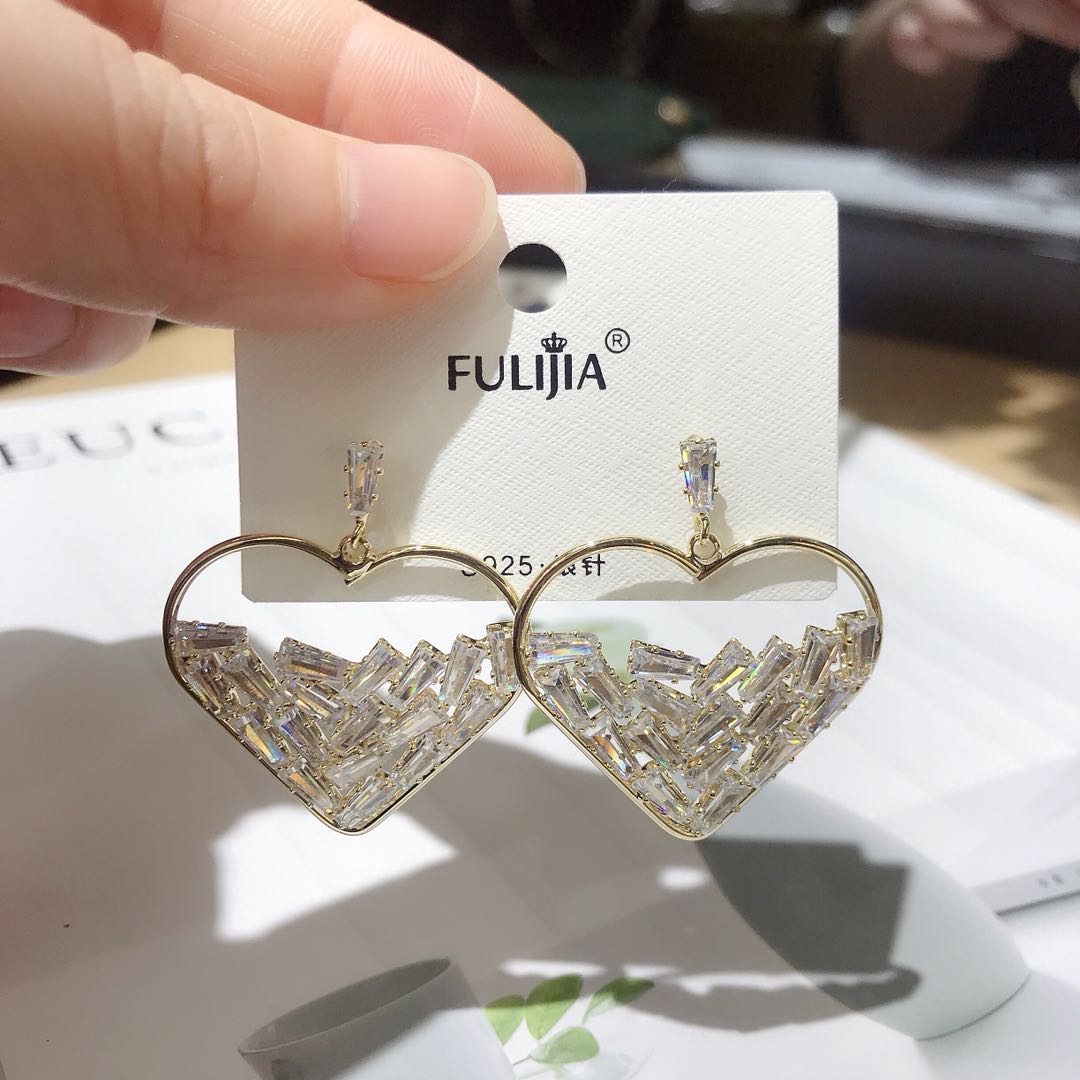 Web celebrity hot style heart-shaped zircon earrings fashion design 925 silver needle earrings thumbnail
