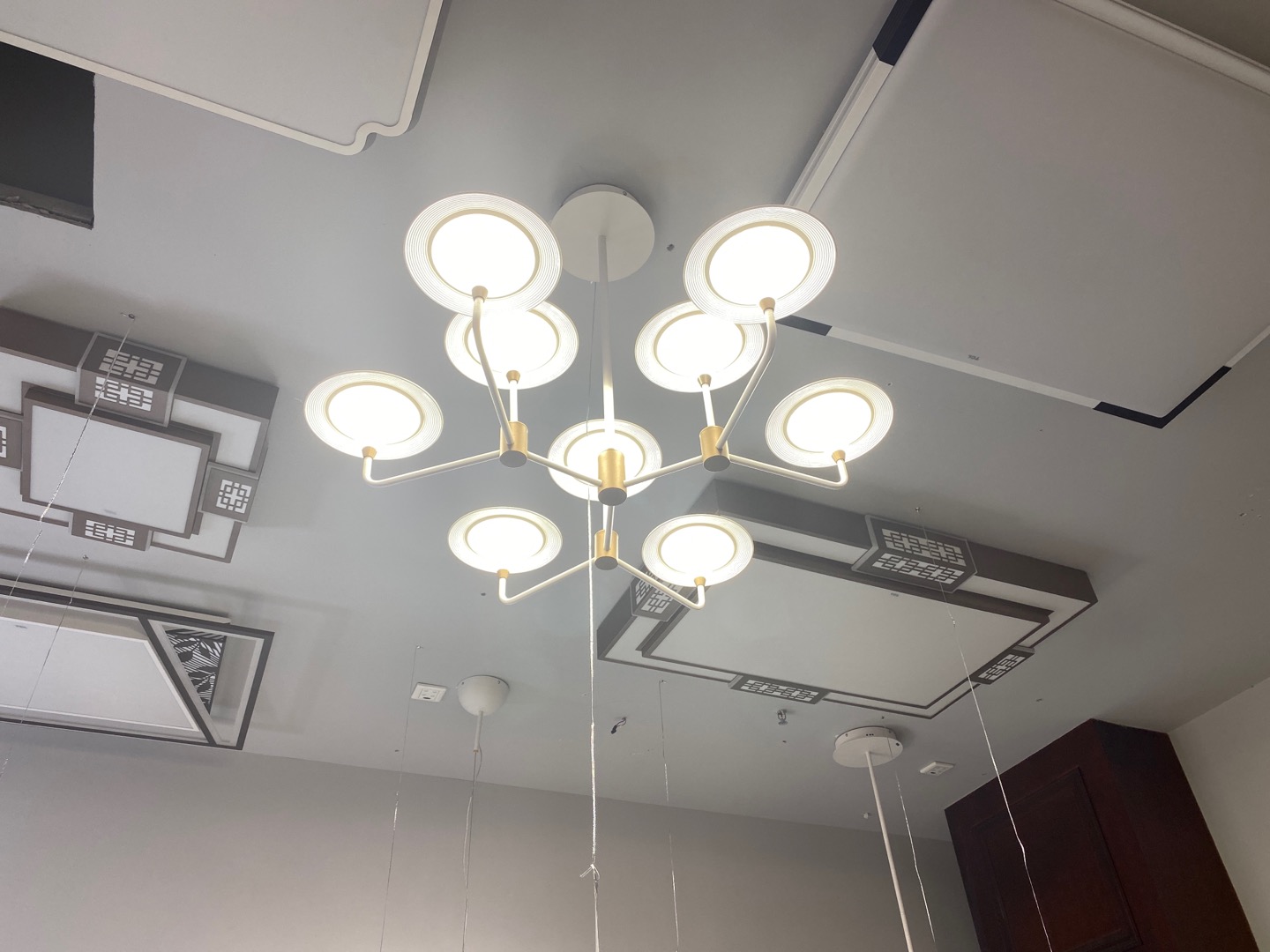 TCL Lighting chandelier, home cloud sea Jade plate, Nordic modern style, light luxury details Picture