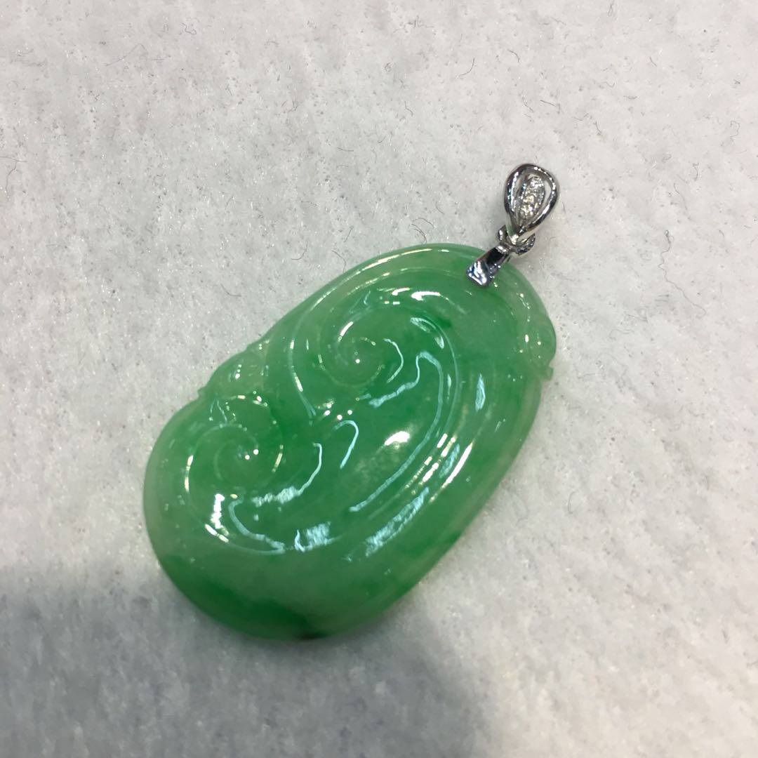 Jade and jade ruyi pendant for women, A-grade, full green ice type leaf pendant, inlaid with peace pendant details Picture