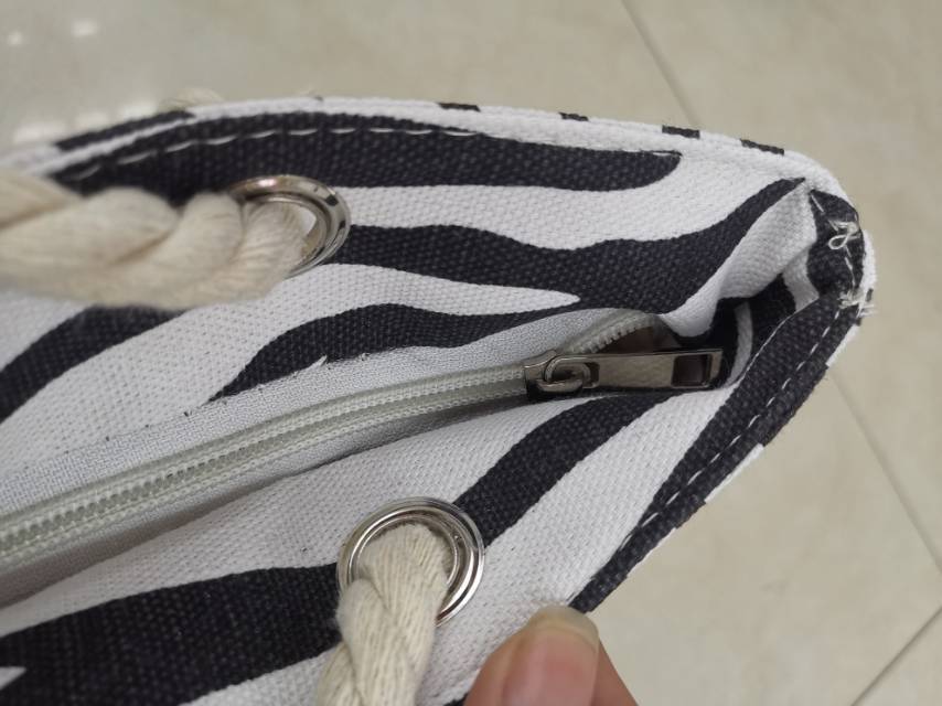 Zebra-Print Canvas Shoulder Bag Women's Art Large Capacity Tote Bag Specification drawing