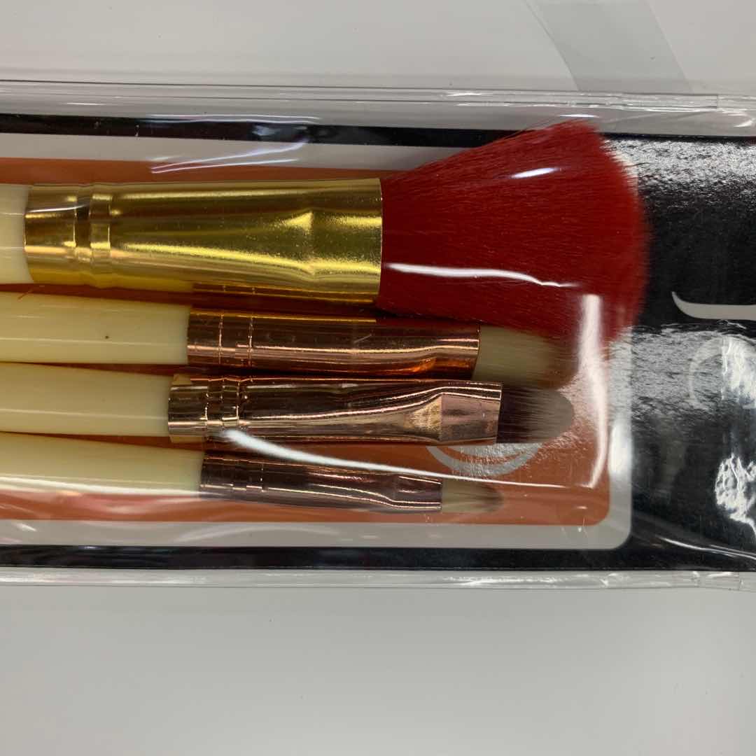 Factory direct sales of wooden makeup brushes, eyeshadow brushes, loose powder brushes and blush brushes details Picture