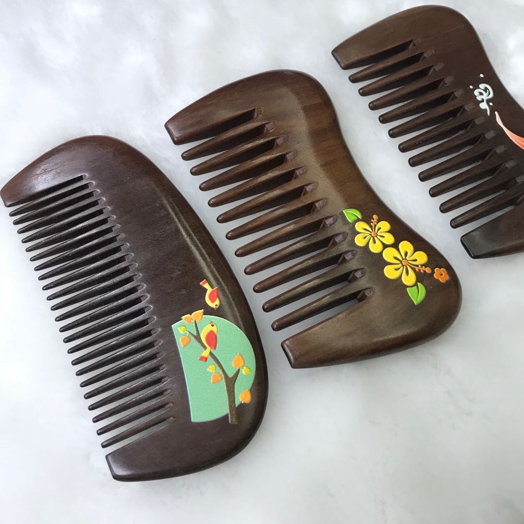 Natural log nanmu comb, painted small comb, pocket comb details Picture