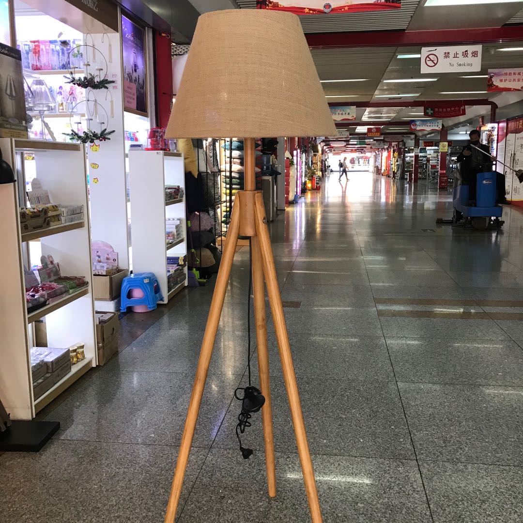 On The Floor Lamp Living Room Simple Post-Modern Creative Light Nordic American Home Design Triangle Vertical Table Lamp Specification drawing