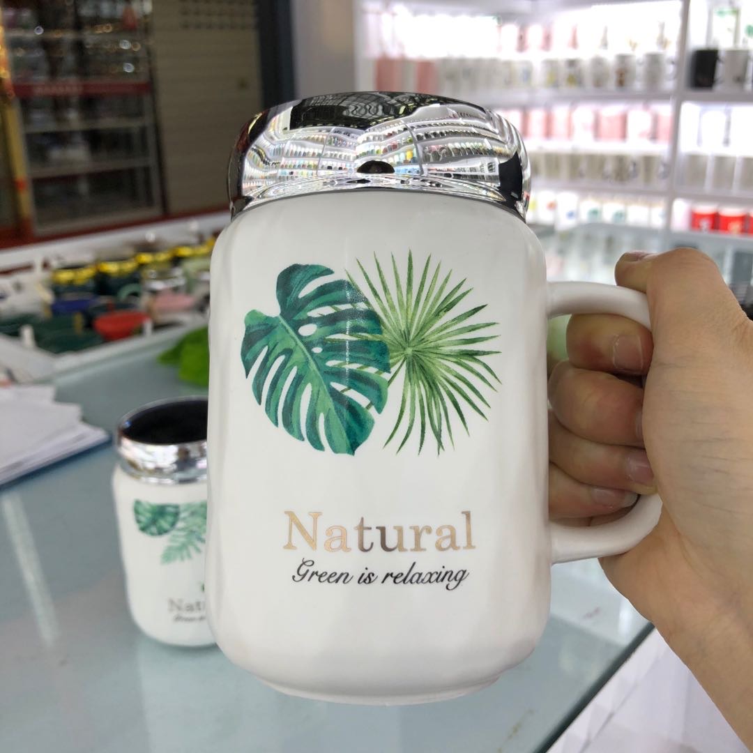 陶瓷带盖马克杯水杯简约镜面杯创意水杯产品图