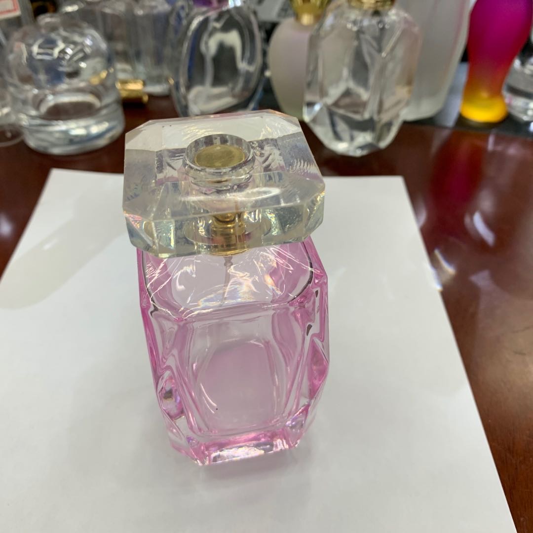 少女学生多用喷雾粉色半透明包装香水玻璃瓶中高档产品图