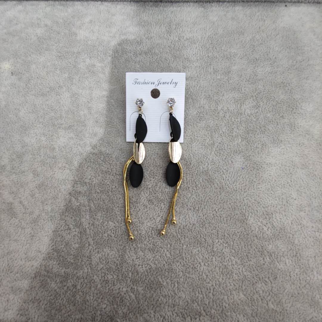 Fashionable, unique and niche design earrings, long ear line tassels for women, versatile and elegant earrings