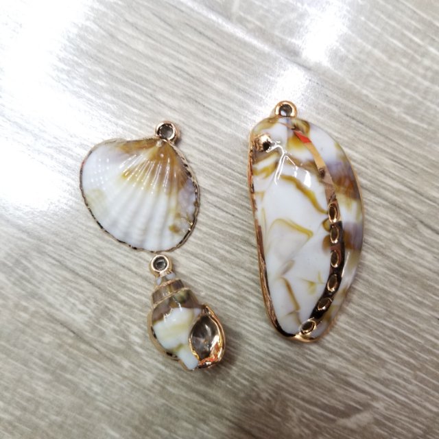 Best-selling acrylic material imitation shellfish clothing, jewelry and accessories in Southeast Asia Specification image
