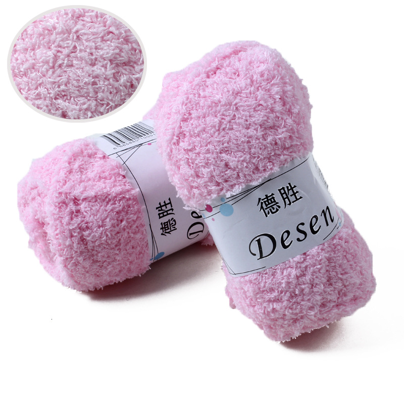 Factory direct sales of DIY knitted crocheted slippers and seat cushions made of medium and thick acrylic yarn details Picture
