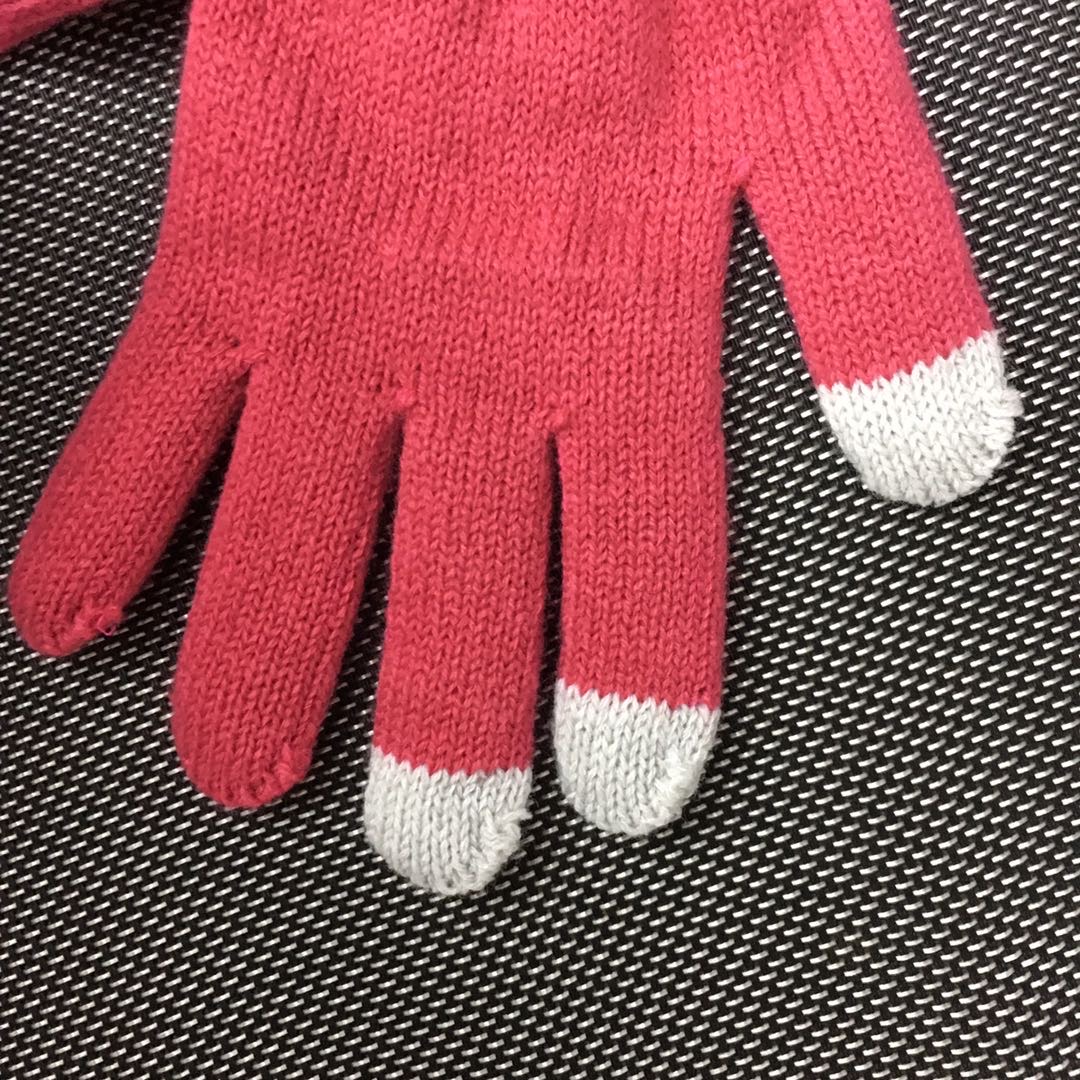 Single-color plush gloves for women to keep warm when going out in winter Specification image