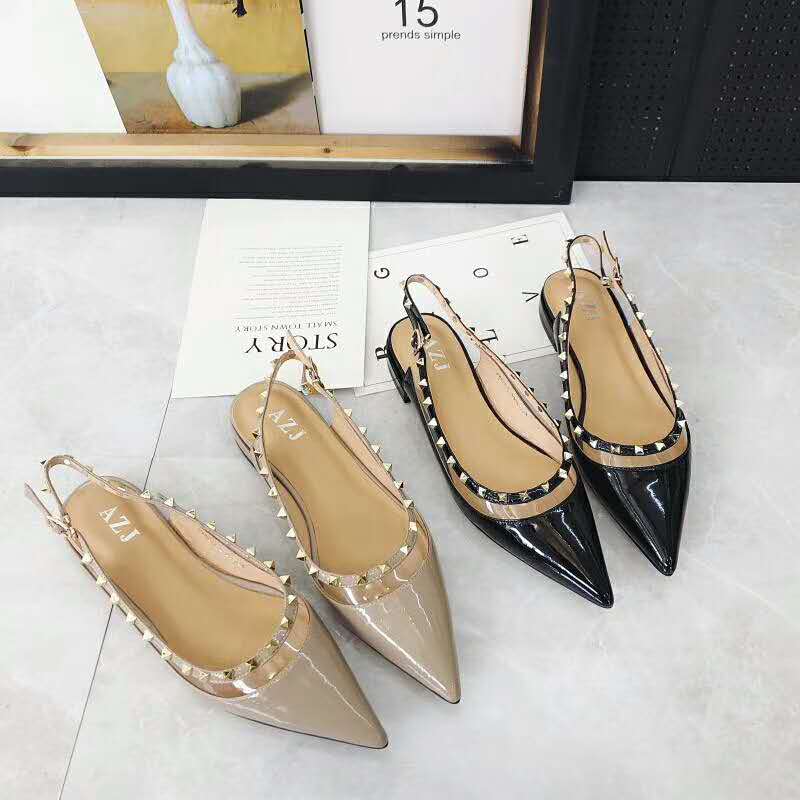 Women's pointed-toe riveted leather sandals of size 36-40 Specification image
