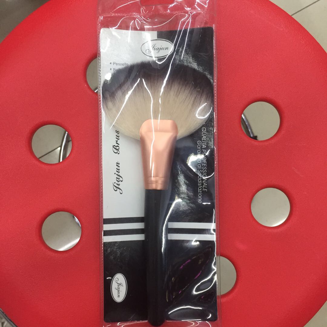 Blush brush, rouge brush, makeup brush, fan factory direct sales, fine and soft bristles