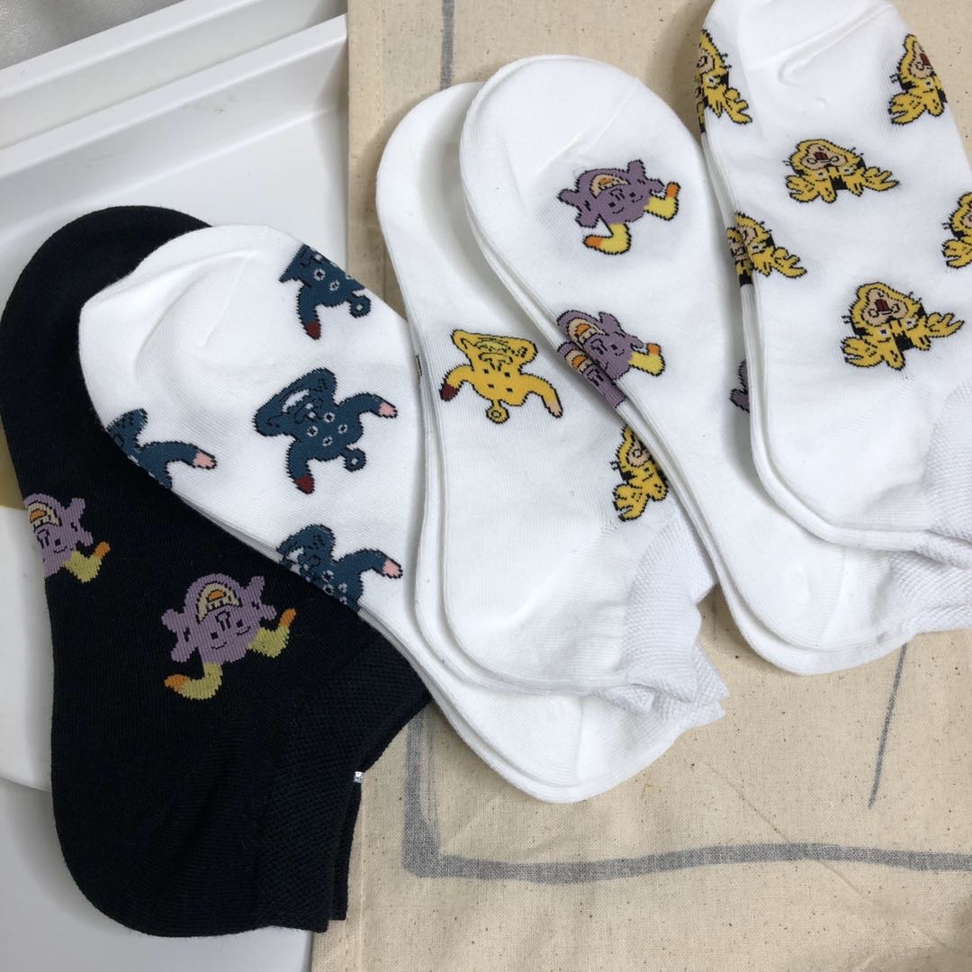 Fresh and cute cartoon women's short socks made of combed cotton fabric