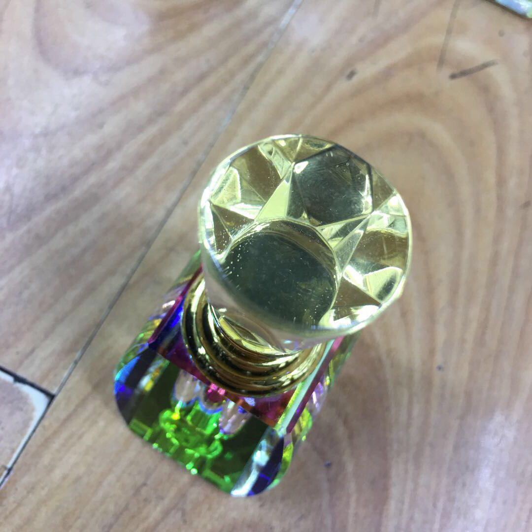Direct sales from the manufacturer of colorful trapezoidal crystal perfume bottles for car ornaments
