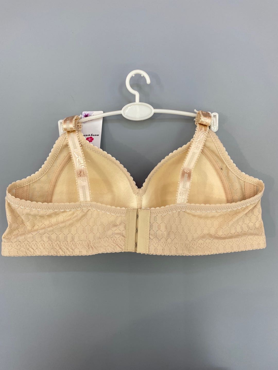Mengqishu Spring/Summer New Women's thin, styled and adjustable bra, no wire, brushed, smooth, lace-up, three-breasted bra, non-magnetic health bra. 1531170 details Picture