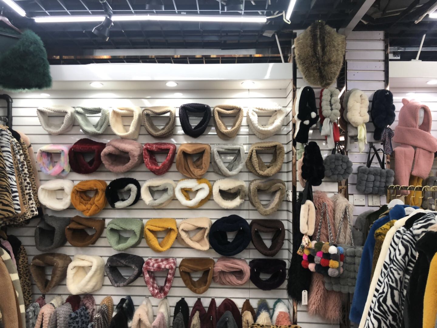 Xiaoya Fur Clothing Co., LTD describe pic - 2