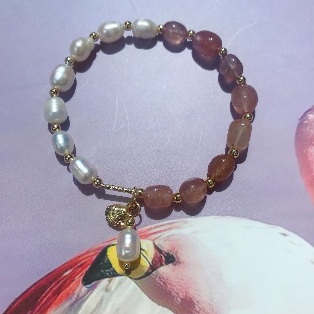 Natural Freshwater Pearl and Strawberry Crystal Bracelet Picture