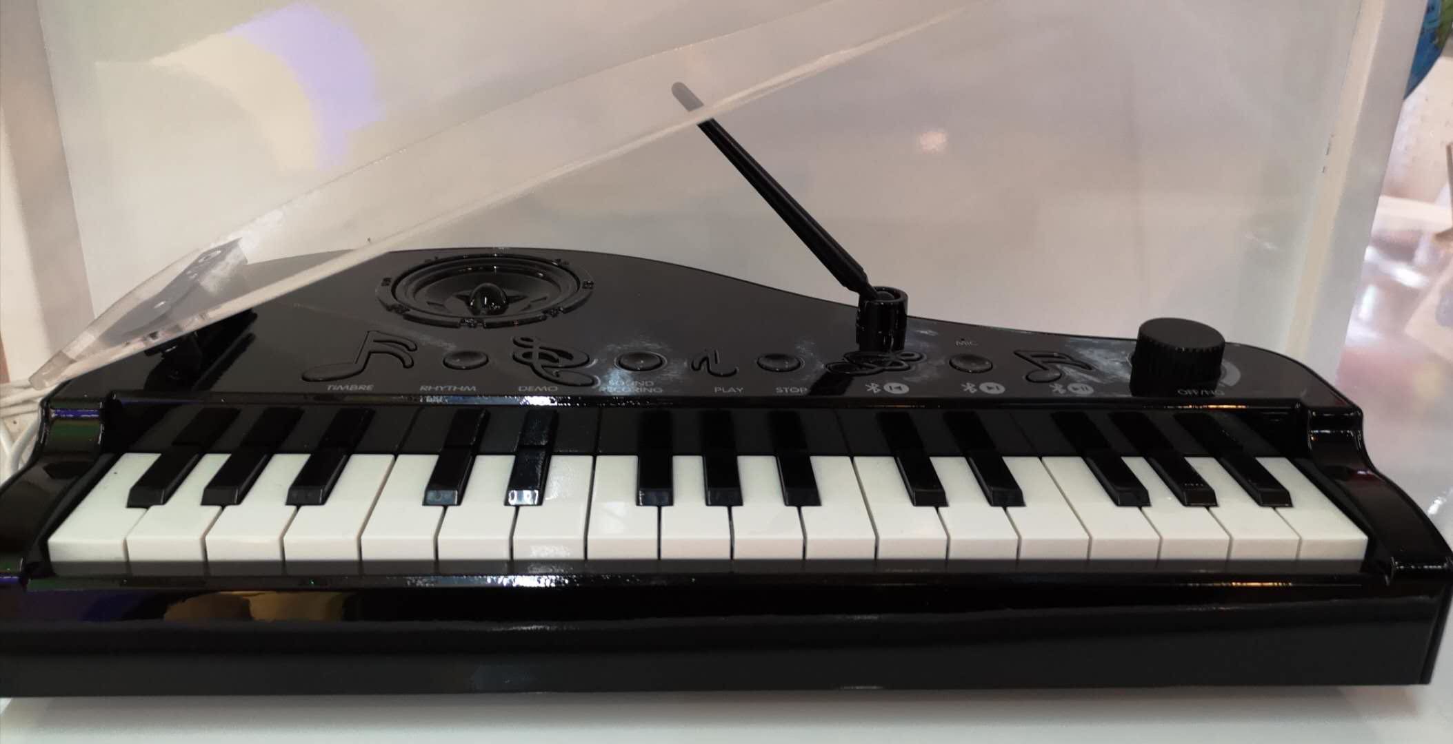 New multi-functional mini piano Bluetooth speaker high-end gift thumbnail