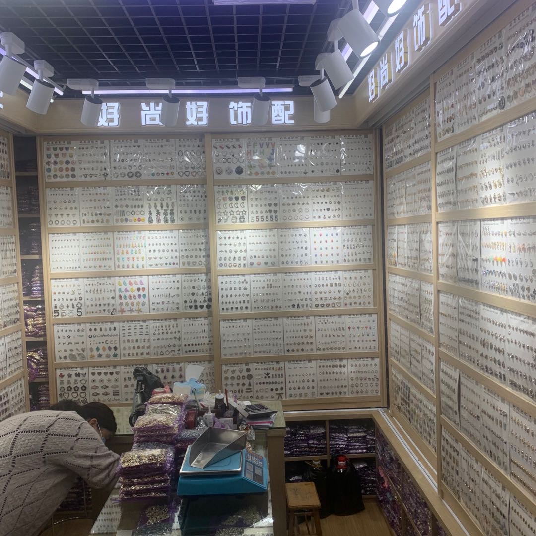 Good fashion accessories describe pic - 2