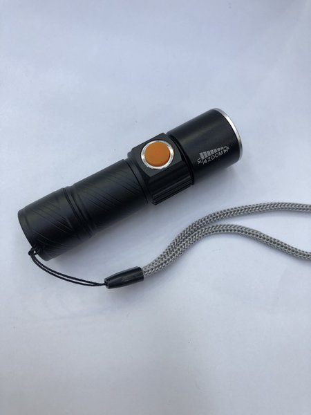 强光手电筒充电超亮远射户外灯家用多功能图