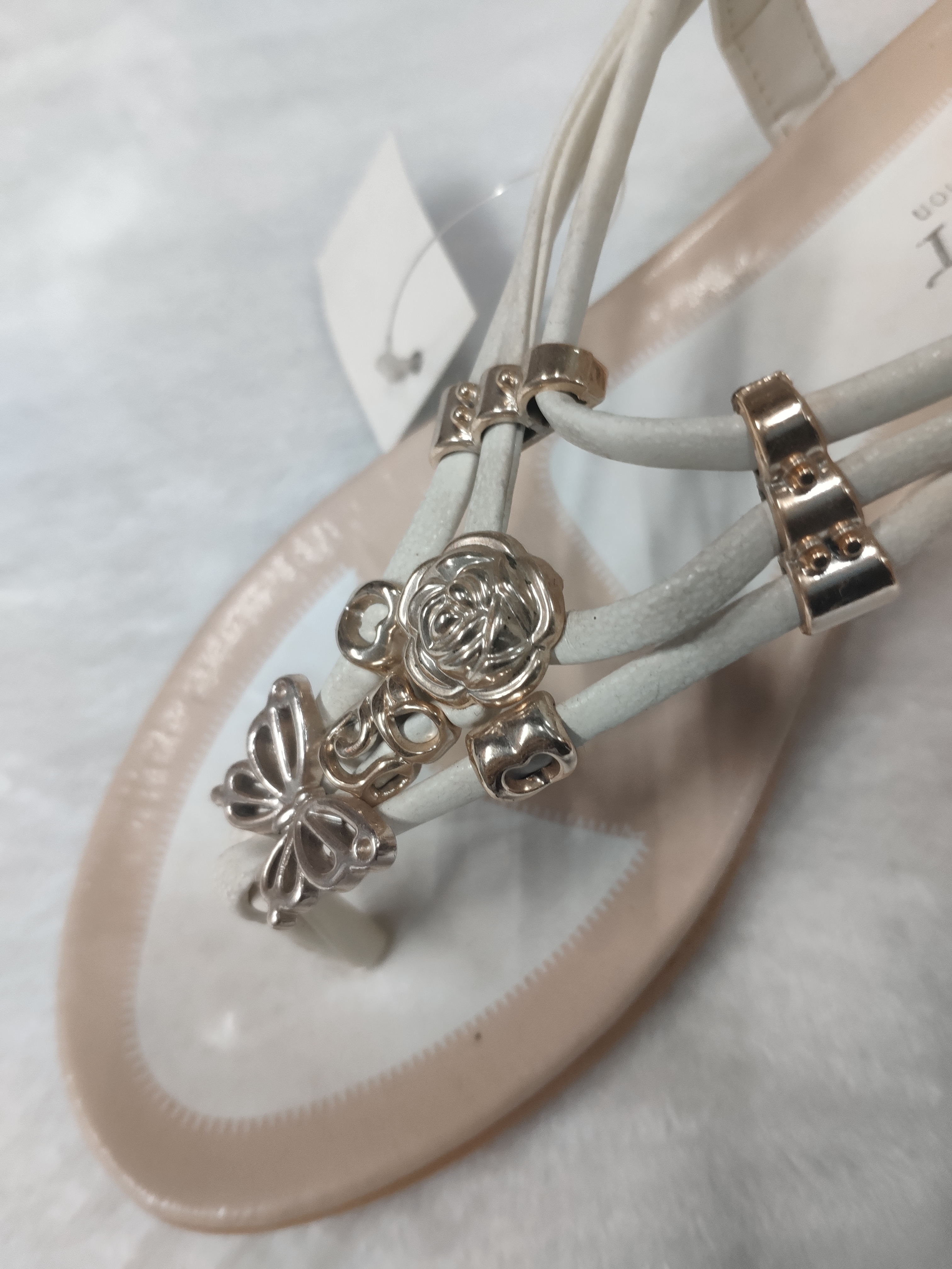 Foreign Trade Wholesale Summer Women's Herringbone Foot Butterfly Flower Metal Buckle Flat Elastic Sandals details Picture