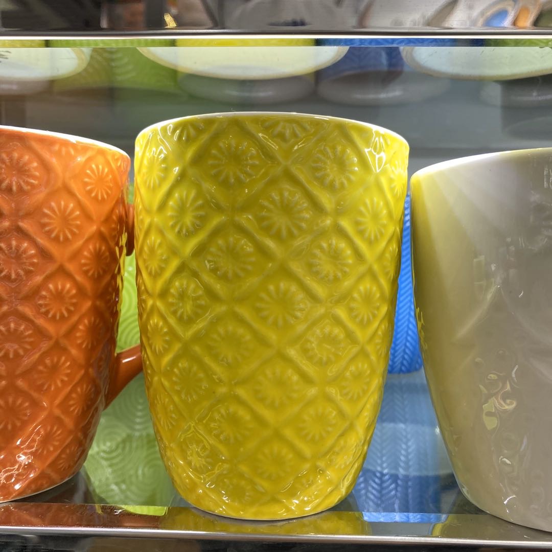 黄色陶瓷色釉杯创意杯子细节图